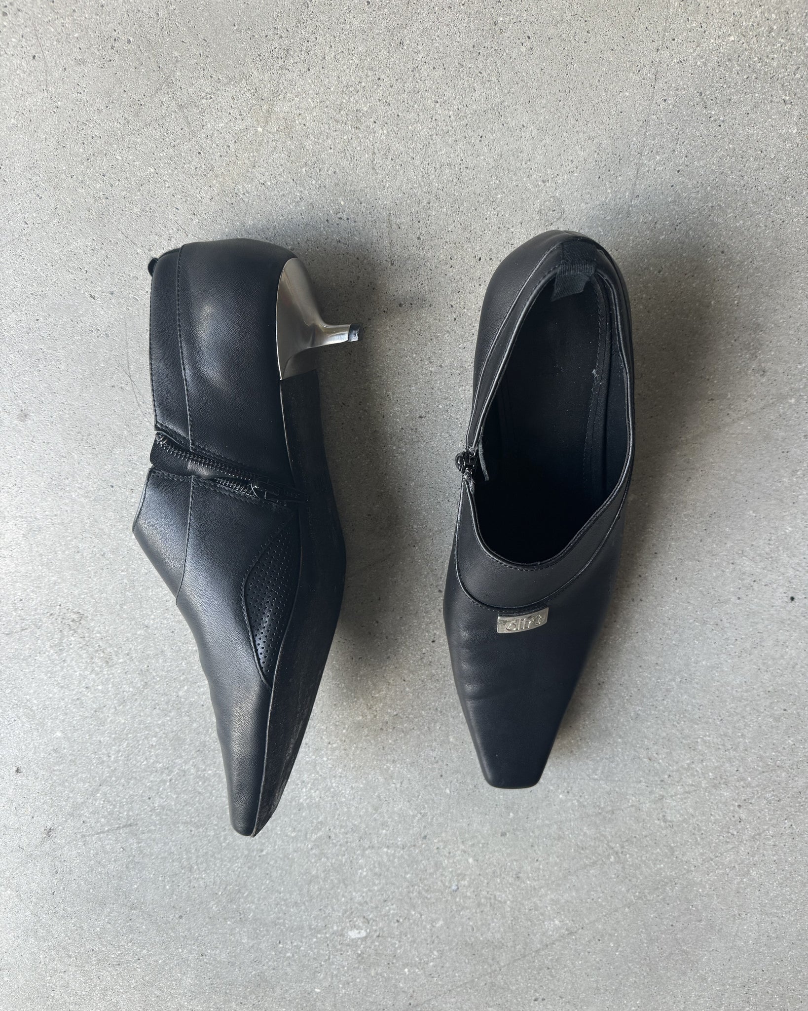 Sample Sale - Panelled Court Shoe